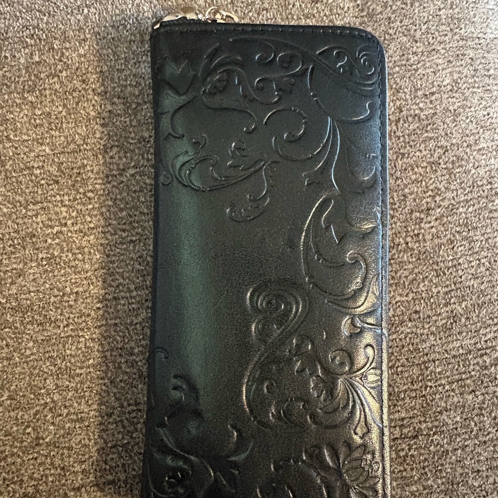 Black Emboss Women’s Fashion Wristlet Card Organizer Wallet